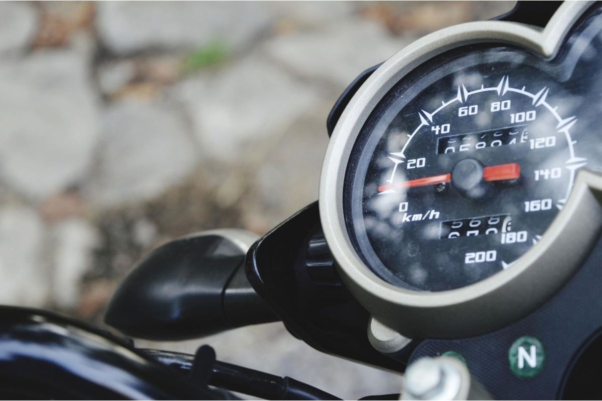 Velocímetro Digital Vento Streetrod: Precisión Total para tu Motocicleta Urbana